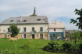 De ruimte proche charleville mezieres, dans une maison typique des ardennes avec tout le confort, la chambre grand large est décorée façon cabine de bateau avec salle de bains privative. Location Chambre D Hotes 9953 A Jandun Gites De France Ardennes