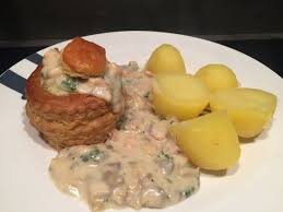 Vol Au Vent Crevettes Champignons Bouchee A La Reine Vol Au Vent Cuisson Des Aliments Plat
