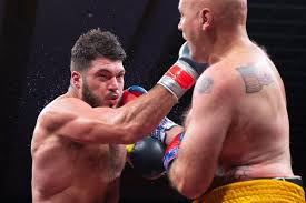 The explosive boxer stands at a commanding 6'5 and fights in the heavyweight division. Qvb6crj6w8qjzm