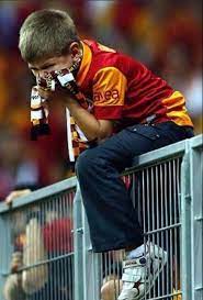 Sari Ve Kirmizi On Twitter Cocukluk Askimsin Sen Ilk Goz Agrimsin Http T Co Huf5mufyku