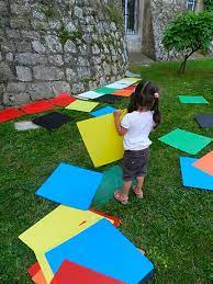 Un lieu au cours des activités manuelles établies en fonction de la saison (noël, pâques, été.), les enfants découvrent les arts plastiques. Missions Espace De L Art Concret Centre D Art Contemporain D Interet National