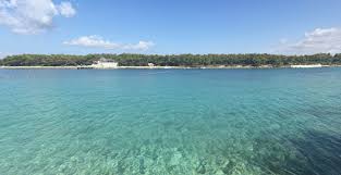Com uma estadia crvena luka hotel & resort em biograd na moru, ficará a 6,5 km (4 mi) de parque natural do lago vrana e. Plaze Sa Slikama Biograd Na Moru