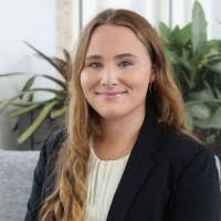 Elise Ewing's Instagram, Twitter & Facebook