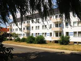Zum besonderen wohlbefinden trägt bei, dass die räume mit einer fußbodenheizung ausgestattet sind, welche sich individuell im zimmer regeln lässt. 3 Zimmer Wohnung Zu Vermieten Humboldtstrasse 23 06749 Bitterfeld Wolfen Anhalt Bitterfeld Kreis Mapio Net