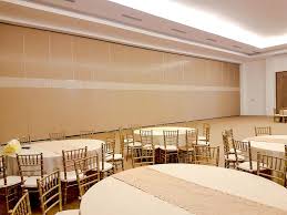 Pabrik penyekat ruangan kedap suara, untuk miting room, kantor, workshop cari partisi geser / penyekat ruangan kedap suara. Variflex Partisi Peredam Suara Wooden Untuk Ruangan Besar Harda Parama Sentosa