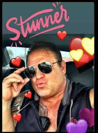 Throwing it back to a spectacular location for this photoshoot with  @machinegunnwilly after an Olympia in Vegas. One of the things I love about  bodybuilding is how it teaches us to shape