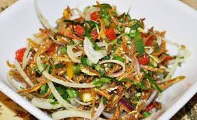 Walaupun saya menpunyai resepi yang biasa saya guna bila memasak sambal ikan bilis namun bila terlihat ada resepi yang dikatakan sedap, saya pasti ingin mencuba. Resepi Kerabu Ikan Bilis