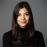 Elnaz Kermani's Instagram, Twitter & Facebook