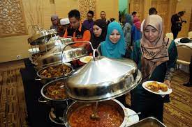 Jawatankuasa pengurusan bencana negeri sarawak (jpbns) menerusi kenyataan berkata telah menilai garis panduan sop dibentangkan kementerian kerajaan tempatan dan perumahan dan bersetuju membenarkan majlis berbuka puasa di tiga premis ini. Majlis Berbuka Puasa Di Hotel Restoran Dan Dewan Dibenarkan Utusan Borneo Online