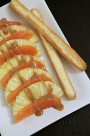 L'ananas è un frutto esotico tra i più diffusi e consumati, giunto in europa dal centro e sud america dopo la scoperta di queste nuove terre. Carpaccio Di Salmone Affumicato Con Ananas E Glassa Alla Senape Con Balsamico Un Pinguino In Cucina