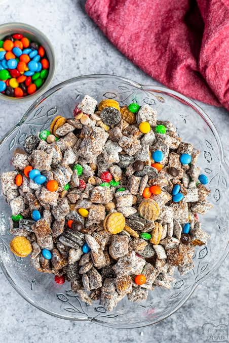 Muddy Buddies Recipe (Puppy Chow)