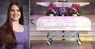 Everyone is already in their caskets, ready for launch. Teen Girl Dies Then Mom Looks Closer At Her Casket And Realizes Notes Are Scribbled All Over It Littlethings Com