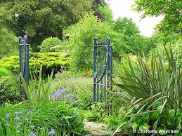 The Galloping Gardener Catch Barnsley House Later This Month Rosemary Verey S Cotswold Garden English Garden Style Barnsley English Country Gardens