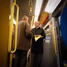 Morgen können wir mehr über den besuch von alexander van der. Hier Fahrt Alexander Van Der Bellen Mit Der U Bahn