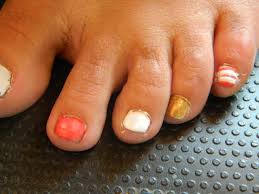 En los meses de calor el tema marinero o náutico es uno de los más populares en diseños para uñas. Toes Graynails Nails Beaty Blogger
