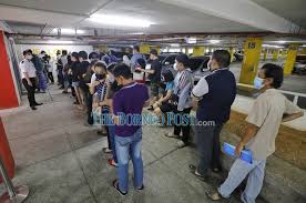 There is no daylightsaving in effect at the moment. Long Queue Observed As Utc Kuching Resumes Full Operations Borneo Post Online