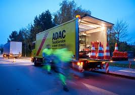 Mit dem fahrzeugschutz des adac truckservice erhalten sie nicht nur schnelle pannenhilfe, sondern sind auch finanziell umfassend abgesichert. Lkw Pannenhilfe 2 0 Beim Adac Truckservice In Arbeit Reifenpresse De