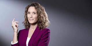 Il y avait du monde devant les «13 heures» de tf1 et france 2 lundi 4 janvier. Au Jt De Tf1 Marie Sophie Lacarrau Fait De Meilleures Audiences Que Jean Pierre Pernaut
