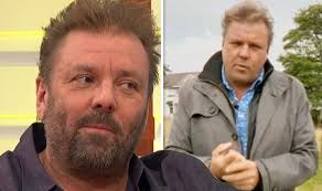 Homes under the hammer star martin roberts was forced to rush to a&e to seek urgent treatment after he accidentally rubbed liquid from a poisonous plant in his eyes. Homes Under The Hammer Presenter Martin Roberts Reveals Shock Tale About Couple News