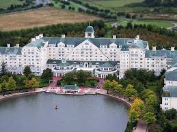 Port disney was a planned property of the walt disney company that was to have been built on 443 acres (179 ha) surrounding queensway bay next to the port of long beach in long beach, california, united states. Disney Hotel Newport Bay Club Disneyland Paris Parisdisneyhotels Com