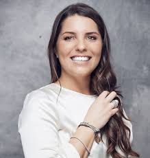 La creativa romana Barbara Polli che ha introdotto il concetto di design  dinamico nella gioielleria