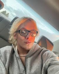 Andrew Everhart's Instagram, Twitter & Facebook