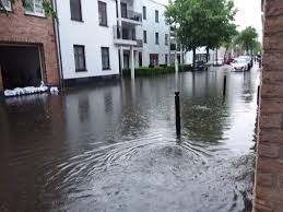 Omwonenden van de maas over keuze tussen vluchten voor overstroming of vechten voor je huis: Sgltl8hqeugxfm