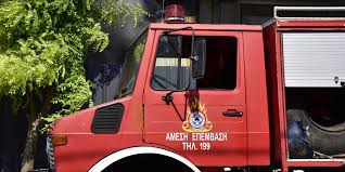 Επιχειρούν 30 πυροσβέστες με δύο ομάδες πεζοπόρων τμημάτων, 8 οχήματα και 1 ε/π. Pyrosbestikh Erxontai 1 300 Proslhpseis Gia Epoxikh Ergasia Ellada Iefimerida Gr