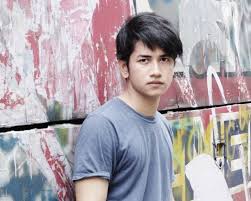 Permasalahan bermula sejak beberapa jam yang lalu, sang istri yang bernama henny rahman memutuskan untuk mengunggah foto terbaru tanpa mengenakan hijab. Zikri Daulay Pemeran Nathan Yang Nggak Kalah Ganteng Dari Artis Korea