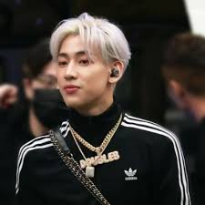 Got7 bambam 2017年和represent聯名推出的大學t 花和背後的double b都超好看！！而且很低調不會被路人發現是迷妹現在比較少追got7所以賣出champion尺寸m 內刷毛我155穿 . áµáµƒË¢Ê°áµ˜ One In A Million On Twitter In 2021 Got7 Bambam Bambam Got7