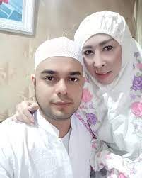 Untuk calon pengisi hatinya, rio pun tak mematok kriteria untuk segi fisik. Potret Kemesraan Rio Reifan Dan Istri