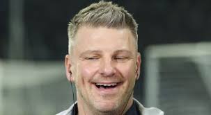 Geistiger Dünnpfiff“: Paderborns Trainer Kwasniok erklärt seine Outfits