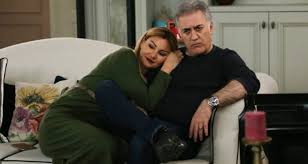 Dizi çocuklar*duymasın (2002) (meltem) tv omuz omuza (2004) (nisan) davetsiz misafir (dizi) (2005) (defne) i̇lk aşkım (2006) (lale) deli dolu (2006) (selin) tv. Tamer Karadagli Rol Arkadasi Pinar Altug Un Paylasimina Yaptigi Yorumla Guldurdu Dailymotion Video