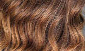 Essa restituisce la lucentezza, riduce l'effetto crespo, cura le punte sfibrate e . Capelli Castani Con Riflessi Miele Come Ottenerli In Modo Naturale