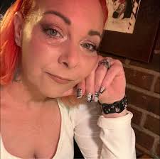 Curious if anyone feels like they have a rockstar oncologist? We've been  looking around at referrals, specifically for one specializing in colon  cancer. Thank you!