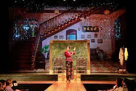 Stella kon's emily of emerald hill is one of singapore's most enduring plays. Lone Woman Play Emily Of Emerald Hill In Town This Week 2 Chinadaily Com Cn