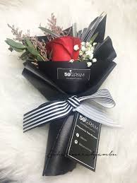 Mary merupakan seorang gadis nerd dan kaya yang amat sukakan bunga ros biru.mary berjaya melanjutkan pelajarannya adakah sekuntum bunga ros biru mampu menyelamatkan cinta mereka? Mini Flower Bouquet 50gram Comel Ya Amat Blog Sihatimerahjambu