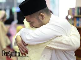 Janganlah mengenepikan ibu bapa dengan alasan taat suami. Tips Pengantin Walau Dah Kahwin Tanggungjawab Anak Lelaki Kepada Ibu Bapanya Tidak Boleh Diabaikan