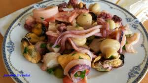 Ll cocktail di gamberi è uno degli antipasti più classici e più preparati per una cena a base di pesce, dal sapore delicato ma antipasti di capodanno antipasti di capodanno. Insalata Di Mare Da Servire Come Antipasto O Secondo Piatto