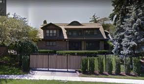 ➡️ #1 warren buffet fan club ➡️ inspiring and powerful content daily. Berkshire Hathaway Warren Buffett President House