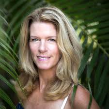 Elizabeth Moore's Instagram, Twitter & Facebook