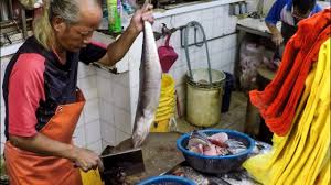 This involves removing the claws, the main shell, discarding the dead man's fingers, then cutting the body into four pieces, and cracking the claws and the legs so the sauce can get through to the meat. Amazing Fish Cutting Skills Singapore Street Food In Geylang Serai Wet Market Youtube