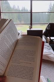 Proclamata come ogni anno per il 23 aprile, è ormai un appuntamento fisso nel calendario delle manifestazioni culturali italiane e internazionali. Oggi E La Giornata Mondiale Del Libro