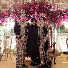 Bahkan rina gunawan lebih aktif dalam usahanya ketimbang rina gunawan meninggal dunia pada selasa hari ini. Meninggal Dunia Ini 10 Perjalanan Karier Rina Gunawan