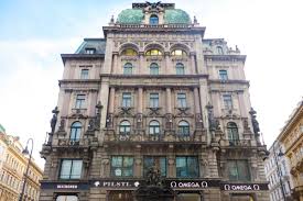 Die revitalisierung und der umbau des gebäudekomplexes erfolgen mit hinblick auf die zukünftige nutzung als hotel, retail standort und einer filiale inklusive büroräumlichkeiten der erste bank. Graben In Wien Osterreich Franks Travelbox
