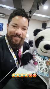 #tbt Entrevista pós show, para o apresentador @eddykhaos, no evento PATAS.  E o Russell como sempre, me atrapalhando...🙄😂😂😂, ., #PATAS#ventriloquia  #ventriloquismo #ventriloquism #ventriloquist ...