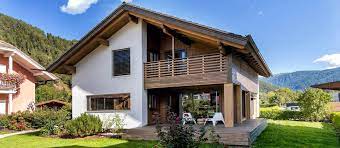 Due sono i sistemi costruttivi rubner con cui si realizza la soluzione como: Sara La Casa Rubner Con Arredamento Ikea Rubner Haus Una Casa In Legno Per Sempre Case Pref House Designs Exterior House Exterior Rustic Houses Exterior