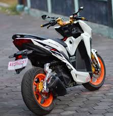 Tenaga maksimal motor ini mencapai 9.3 kw (12.46 hp) pada putaran mesin 8.500 rpm dan torsi yang mantap hingga 12.8 nm di putaran mesin. Vario 150 Modif Ban Besar