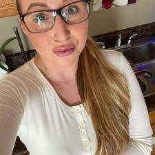 Amanda Gullion's Instagram, Twitter & Facebook