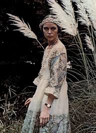 Continuing to pursue an acting career, phillips appeared in valentino in 1977. Pin On ãã·ã§ã« ãã£ãªããã¹ãå¤§å¥½ã